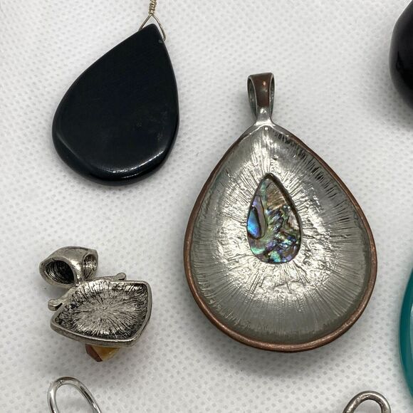 Vintage‎ - Now Lot of (13) Pendants Silver Tone Faux Stone Green Blue Purple - Picture 9 of 15